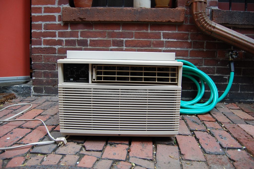Factors To Consider Before Hiring Air Conditioning Service